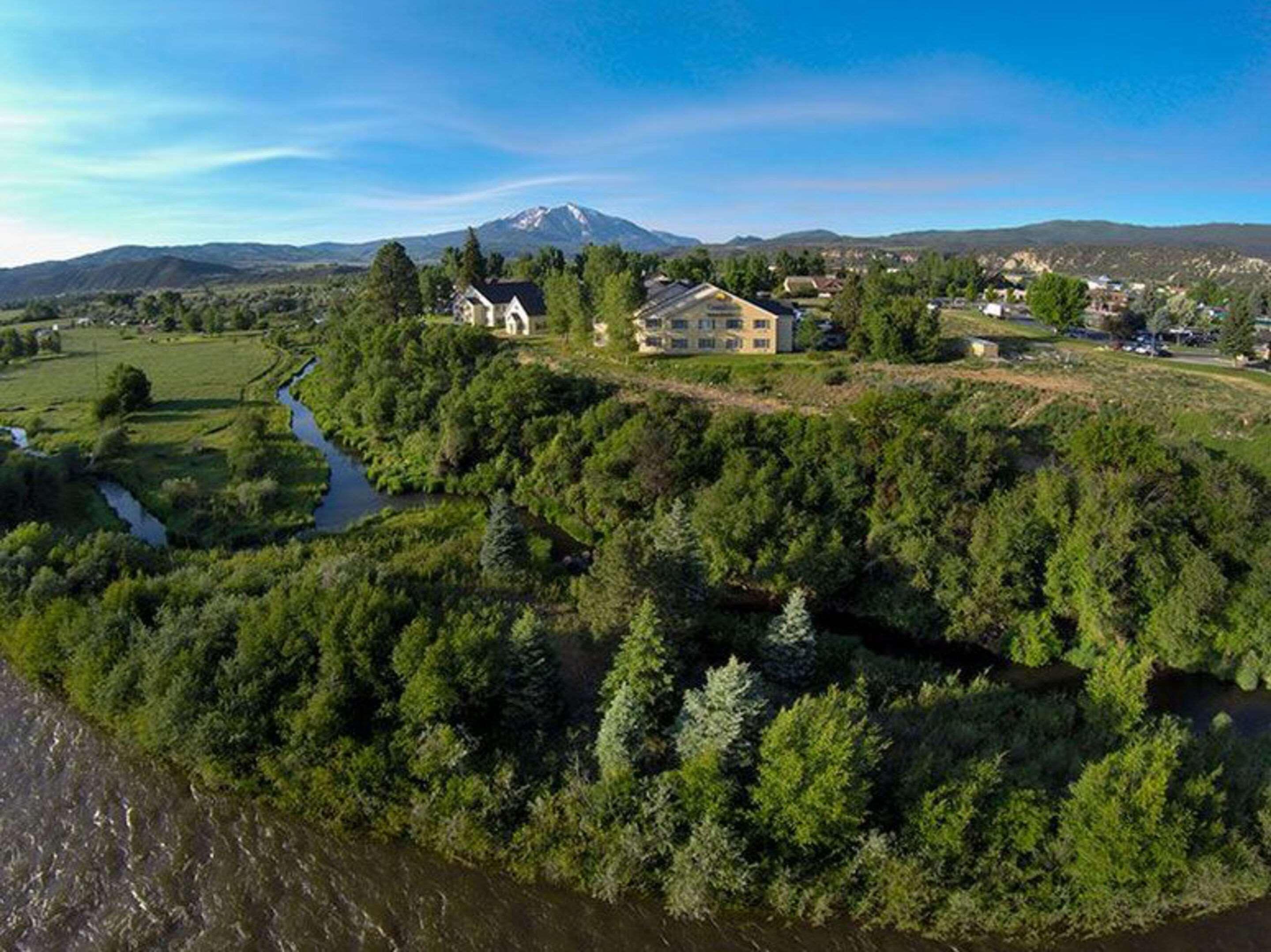 Comfort Inn & Suites Carbondale On The Roaring Fork Exterior photo