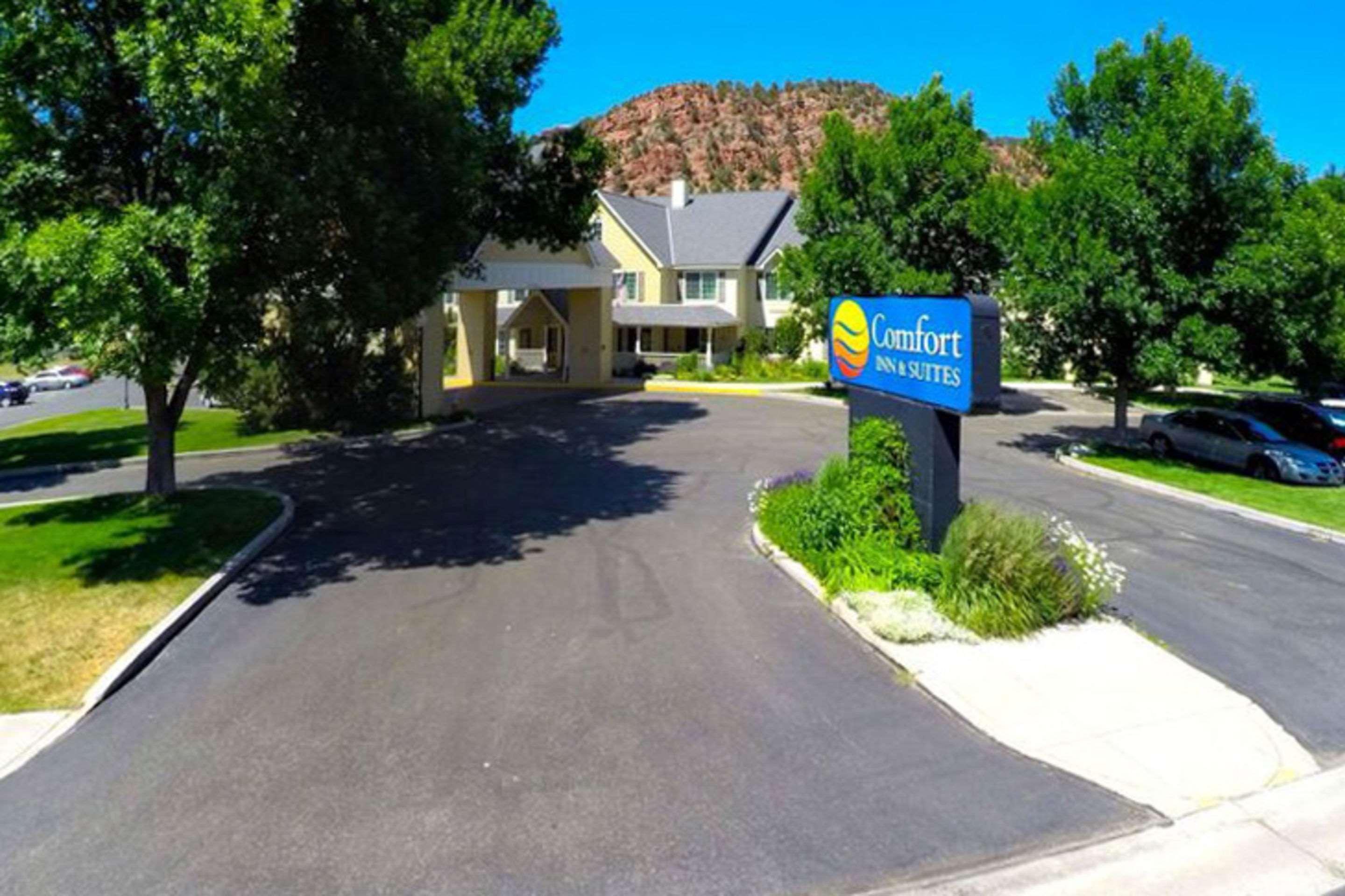 Comfort Inn & Suites Carbondale On The Roaring Fork Exterior photo